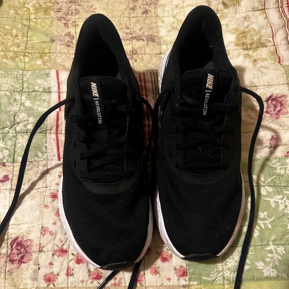 Nike Revolution Running Tennis Athletic Shoes Size 7.5 Black White Athleisure